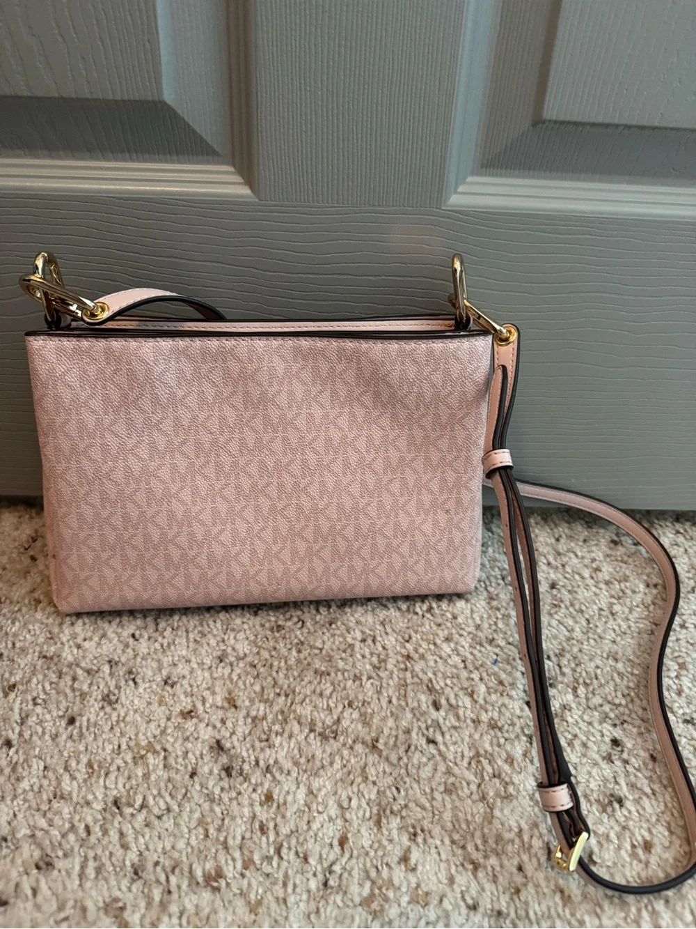 MICHAEL KORS Pink Crossbody Bag with Gold-Tone Hardware